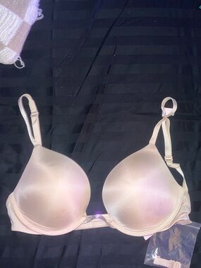 Victoria's Secret Soft Nude Pink plunge Bra